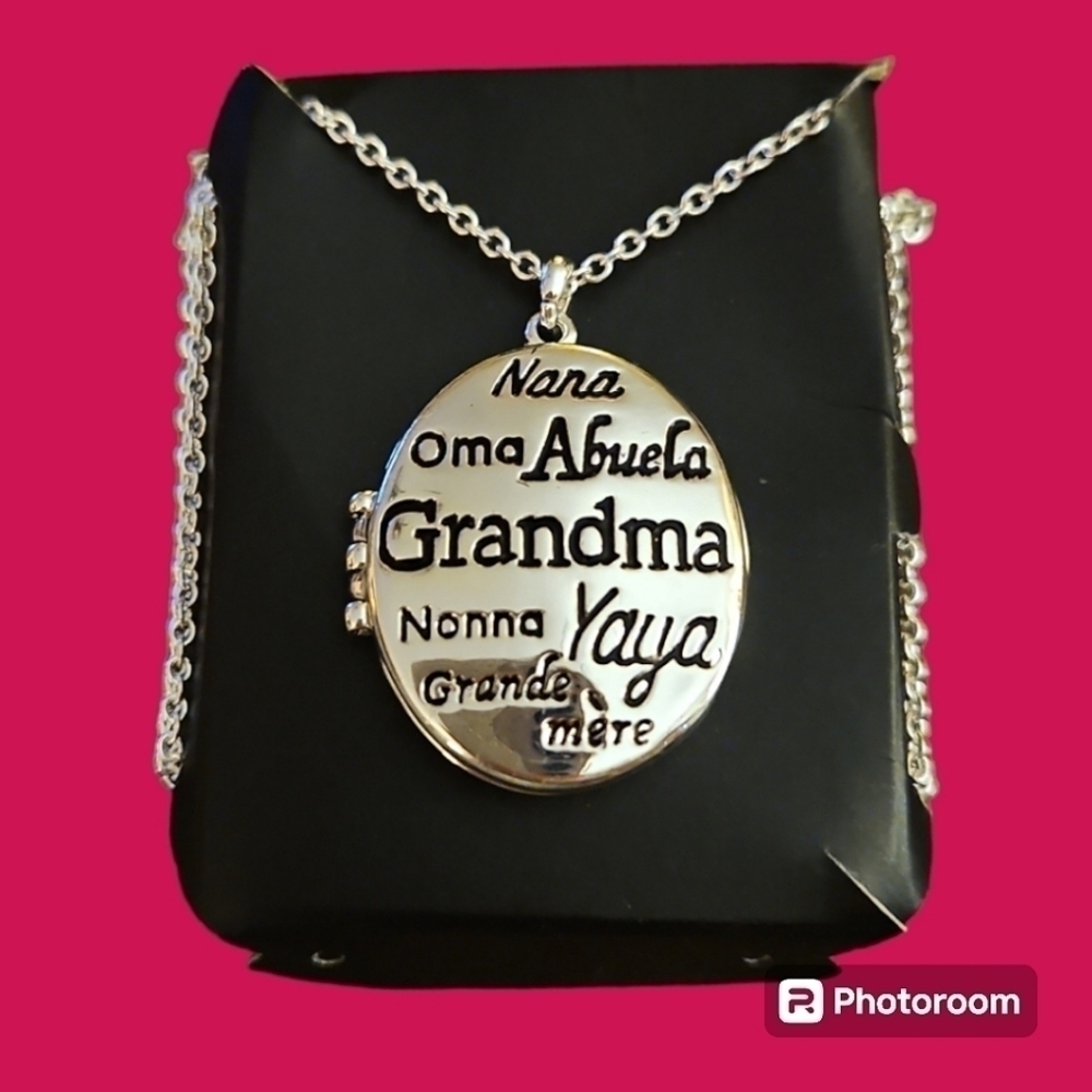 3/$30 VTG NRQ AVON Grandma Locket Pendant Chain Necklace